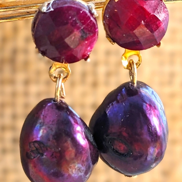 6 Total Carats Natural Ruby & Wine Baroque Pearl Earrings in Yellow Gold Plated - Picture 4 of 7